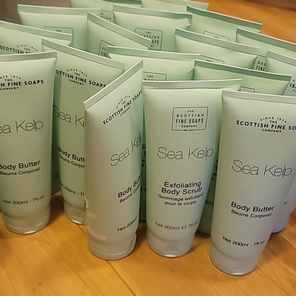 Scottish Fine Soaps Sea Kelp 5pc Bundle: BodyButter+HandWash+ BodyScrub+Pouf+Oil - Picture 8 of 13